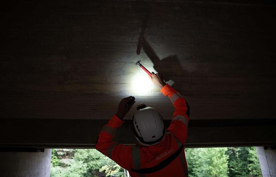 Pr&uuml;fung Br&uuml;ckenbauwerk auf der A4