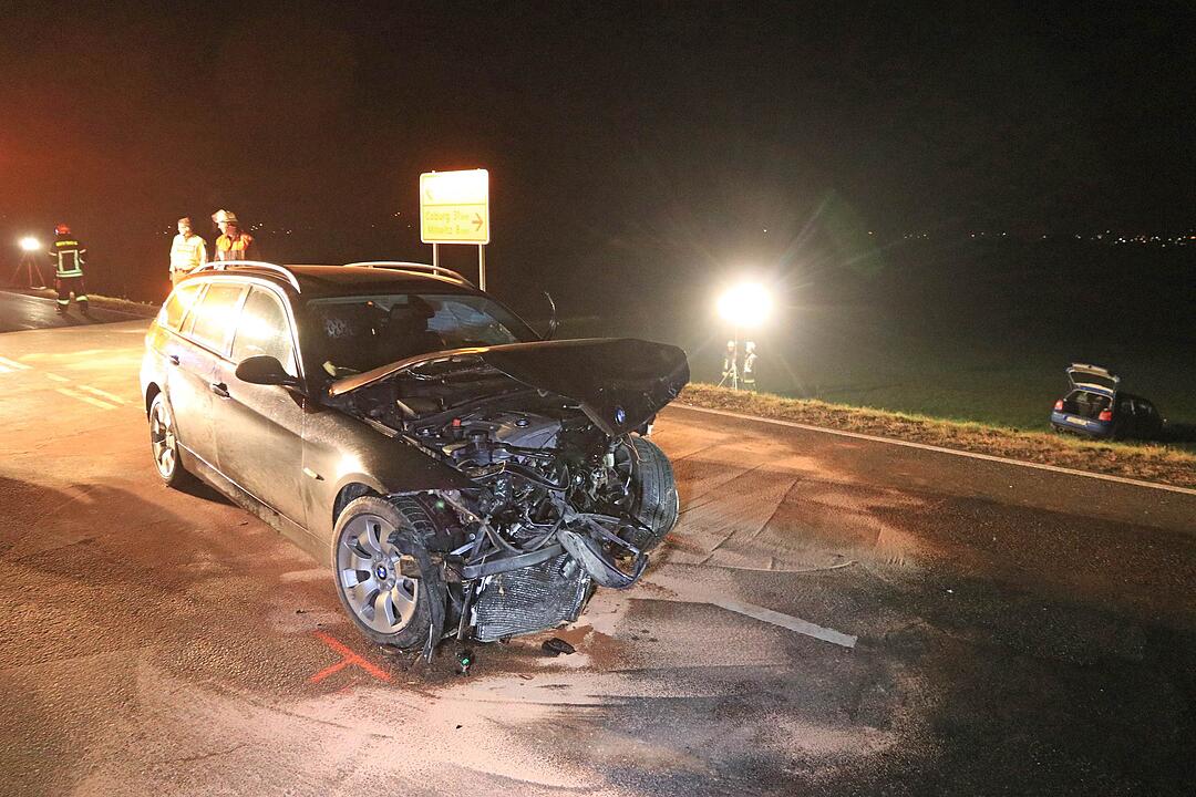 Auto von Straße geschleudert: Zwei Schwerverletzte im Kreis Kronach