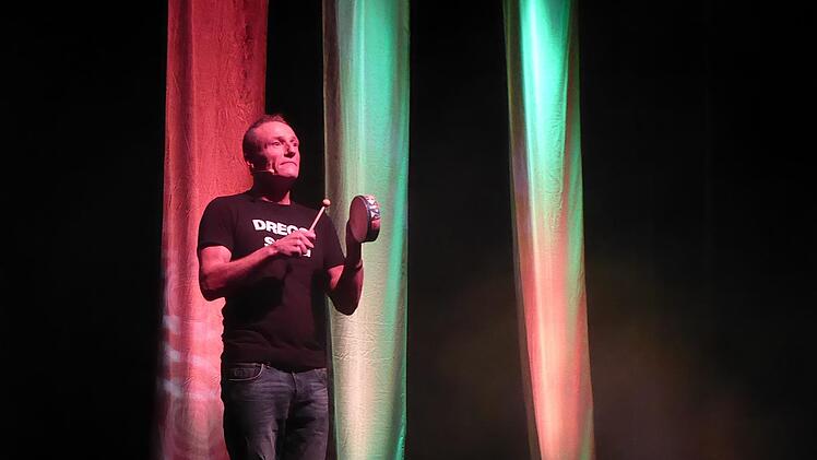 Michl Müller hatte in Garitz ein Heimspiel - mit seinem Programm "Jahresrückblick 2019" Foto: Gerhild Ahnert
