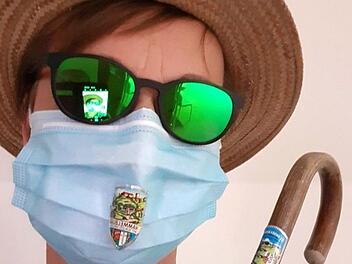 Schick für die Rhön-Tour: die Wandermaske. Foto: Karin Wengerter