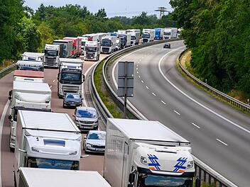 Kilometerlanger Stau auf A12 wegen Grenzkontrollen