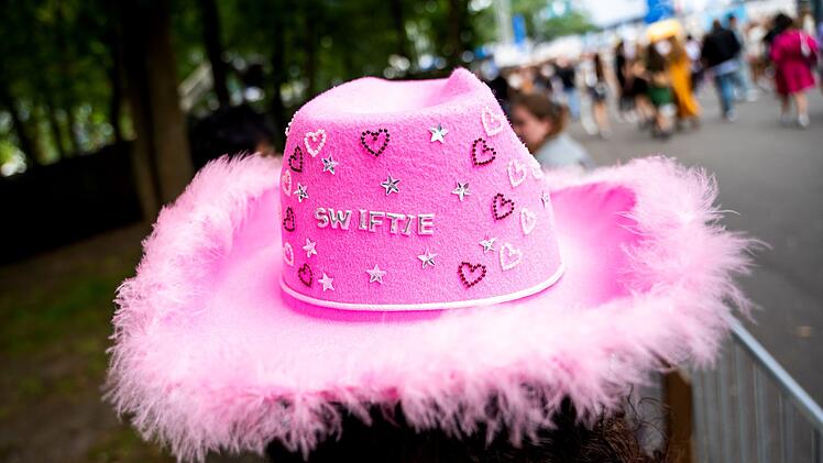 Vor dem Konzert von Taylor Swift in Hamburg