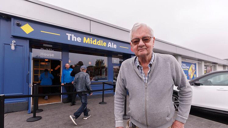 Er&ouml;ffnung der Lidl-Kneipe &bdquo;The Middle Ale&ldquo;