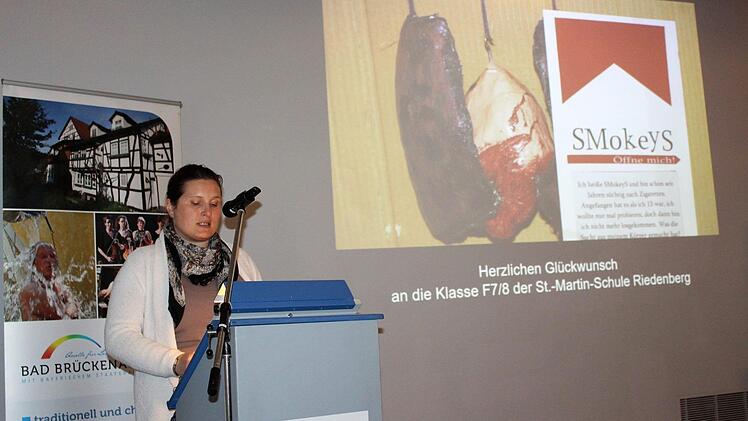 Jennifer Heuss von der Bad Kissinger Polizei hielt die Laudatio für die Sieger der St. Martin Förderschule Riedenberg.  Foto: Julia Raab