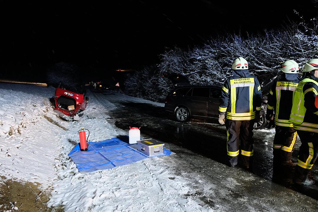 Kreis ERH: Unfall auf spiegelglatter und verschneiter Fahrbahn