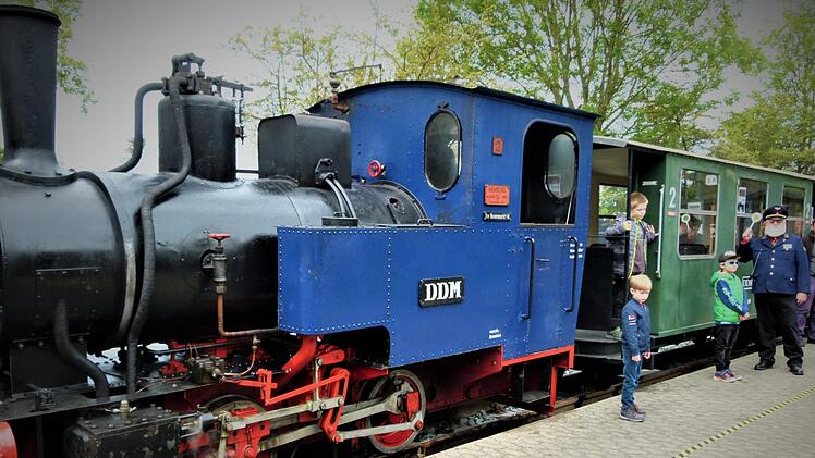 Die Kleinbahn zog im Freigelände des DDM nach einer langen Pause endliche wieder ihre Runden. Foto: Werner Reißaus