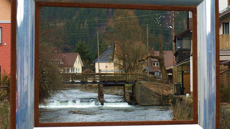 Ein herrlicher Blick eröffnet sich durch den Bilderrahmen vom Beierswehr. Foto: Susanne Deuerling