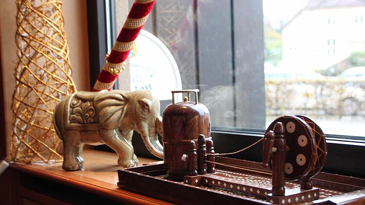 ... zum Beispiel mit Elefanten.