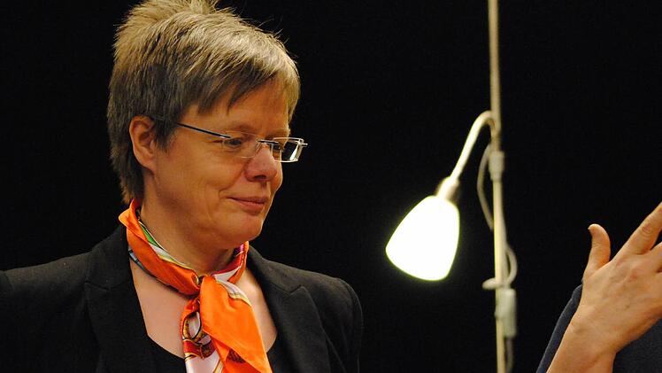Friederike Schmöe stellte ihren neuen Krimi bei einer Lesung in Schorkendorf vor. Foto: Carolin Herrmann