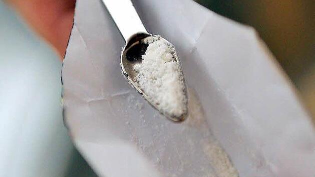 In nur 30 Minuten schluckte der Mann 1,1 Kilo Kokain. Symbolbild, Foto: Andy Rain/dpa