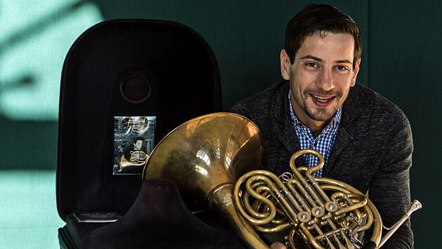 Jonathan Baur ist Hornist im Philharmonischen Orchester Landestheater Coburg.Foto: Jochen Berger