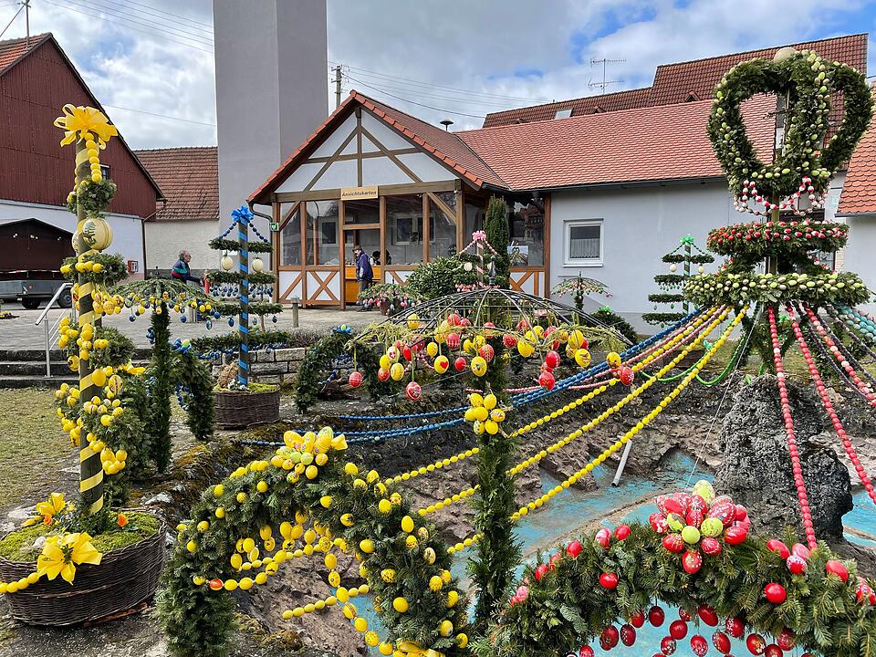 Osterbrunnen in der fränkischen Schweiz wieder geschmückt