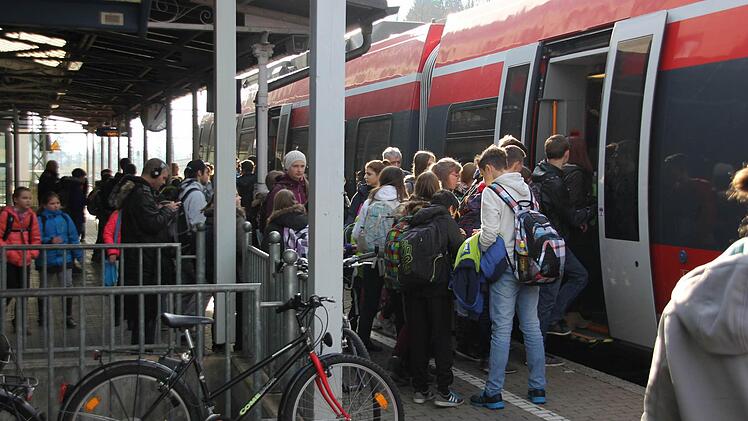 Gedränge am Zug Foto: Friedwald Schedel