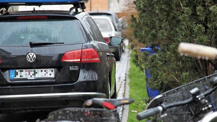 Bald wieder nur für Fußgänger: die drei Kurzzeitparkplätze am Kurgarten werden abgeschafft.  Foto: Anja Greiner