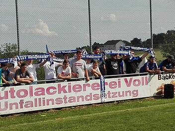 Alle Schals in die Höhe heißt es für den TSV Waldfenster ein zweites Mal, und zwar am Sonntag in Burglauer.Markus Behringer
