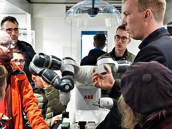 Der Innotruck des Bundesministeriums für Bildung und Forschung präsentierte Zukunftsthemen.Ferry, Türpitz