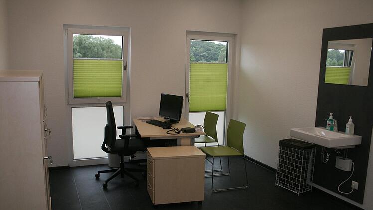 Helle, barrierefreie und behindertengerechte Räume: Das ist das neue MVZ in Seßlach.  Foto: Martin Rebhan