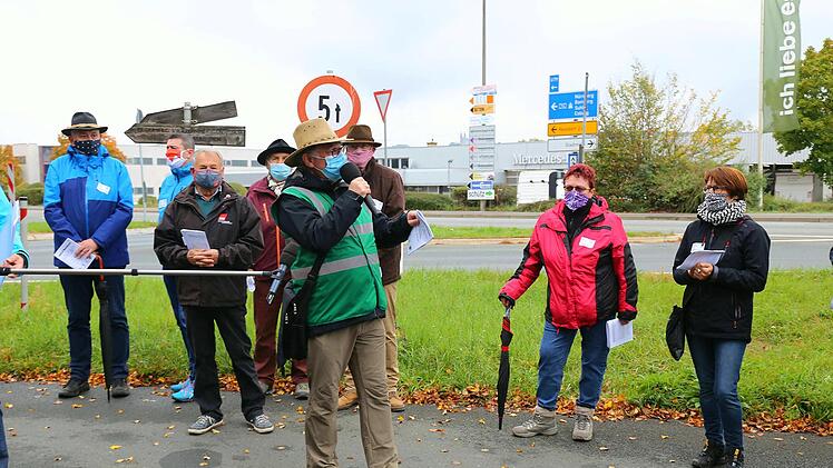 Betriebsseelsorger und Pastoralreferent Norbert Jungkunz begrüßte am Seubelsdorfer Kreuz die Teilnehmer zum Bittgang der Arbeitnehmer und Arbeitslosen nach Vierzehnheiligen.Gerd Klemenz
