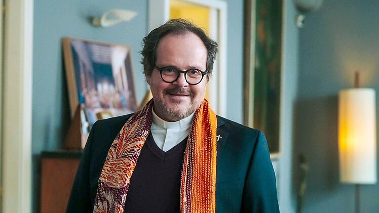 Als guter Freund der Familie und "Zusatz-Papa" f&uuml;r Hedwig wirkt Edgar (Thomas Mraz) im gro&szlig;em Familiendrama wie ein Fels in der Brandung.