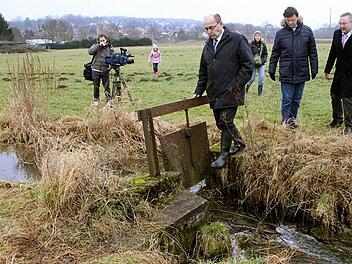 Eine Vielzahl solcher Gräben durchzog das Wiesenttal. Am Lehrpfad sind einige davon erlebbar.  Foto: Josef Hofbauer