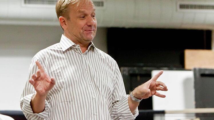 Niklaus Scheibli in einer Probenszene aus "Ball im Savoy"Foto: Jochen Berger