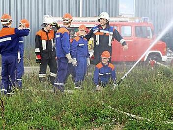 Mit Spaß und Engagement stellte sich der Eckentaler Feuerwehrnachwuchs den Anforderungen einer realitätsnahen Übung. Foto: Elke Elm