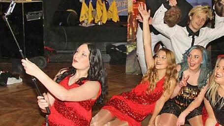 Die "Flotten Feger" von den Bayreuther Hexen begeisterten mit dem Schautanz "Vegas Baby".