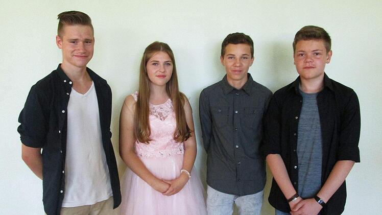 Als Beste der neunten Klassen schlossen (von links) Jan Kowalczuk, Jana Sachs, Sascha Kohlhepp und Niklas Sammeth ab. Foto: Winfried Ehling