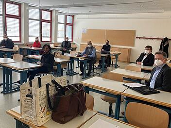 Corona-Presseknferenz: Klassenzimmer-Besetzung in der CO I