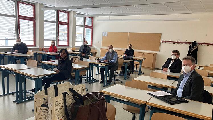 Corona-Presseknferenz: Klassenzimmer-Besetzung in der CO I