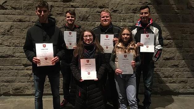Die geehrten Einzelsportlerinnen und -sportler in der Gemeinde N&uuml;dlingen (von links): Moritz Fischer, Pascal D&ouml;rr, Stefanie R&ouml;der, Stefan Heinickel, Emily Strasheim, Michael D&ouml;rr. Foto: Angelika Despang