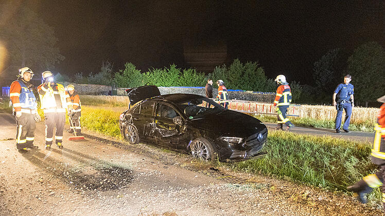 Auto &uuml;berschl&auml;gt sich bei Crash in den Morgenstunden