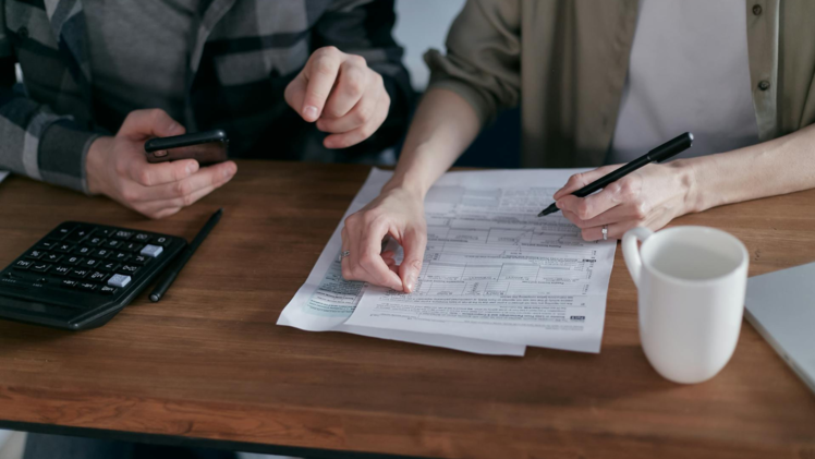 Mit einer Hausratsversicherung von Axa lässt sich bares Geld sparen