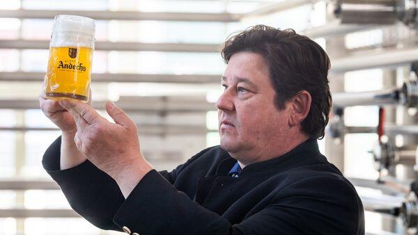 Die Andechser Apfelweisse: Apfelschorle trifft alkoholfreies Wei&szlig;bier &ndash; der Sommermix aus dem Kloster.