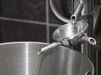 Herstellung von Schnaps Foto: Gerd Schaar