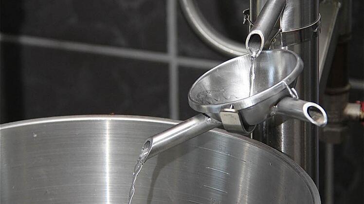 Herstellung von Schnaps Foto: Gerd Schaar