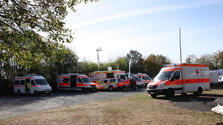 Mit zahlreichen Fahrzeugen waren die BRK-Einheiten auf dem Zeltplatz in Münnerstadt vertreten. Foto: Matthias Nöth