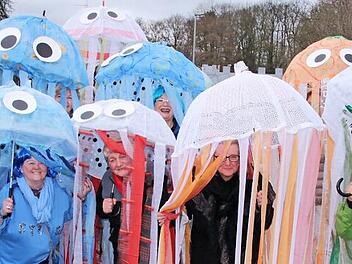 Auf die Verschmutzung der Weltmeere mit Plastikmüll machte die Damengymnastikgruppe des VfL Untermerzbach aufmerksam.  Fotos: Helmut Will