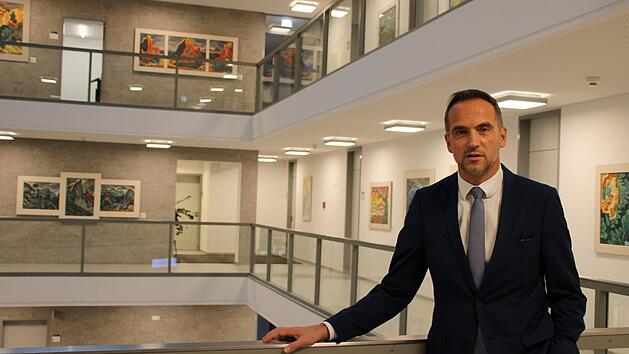 Als Kreisentwickler behält Jürgen Metz die Ansiedlung von Unternehmen im Blick. Er ist zudem Abteilungsleiter im Landratsamt und 3. Bürgermeister des Marktes Schondra. Foto: Ulrike Müller