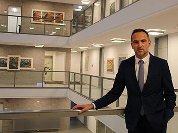 Als Kreisentwickler behält Jürgen Metz die Ansiedlung von Unternehmen im Blick. Er ist zudem Abteilungsleiter im Landratsamt und 3. Bürgermeister des Marktes Schondra. Foto: Ulrike Müller
