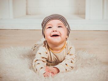 Die Vorfreude auf das Baby ist groß in der Schwangerschaft.
