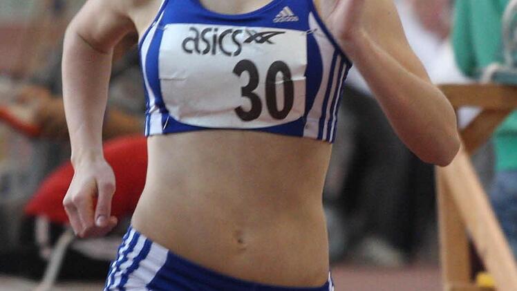 Melanie Winbeck vom TSV Bad Kissingen führte lange Zeit über 400 Meter der U-18. Am Ende war sie glücklich über ihre erste Medaille bei einer Bayerischen Meisterschaft.  Foto: Reinhold Nürnberger