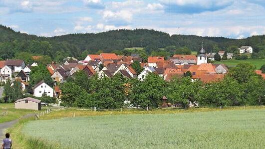 Ein Blick auf Affalterthal zeigt, dass heute mehr Kirschen als Äpfel angebaut werden.  Foto: Reinhard Löwisch