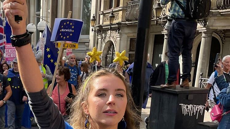 Ceira Casey-Seargent ist die j&uuml;ngste Aktivistin, die sich am Protestmarsch f&uuml;r den Wiedereintritt in die EU beteiligt.