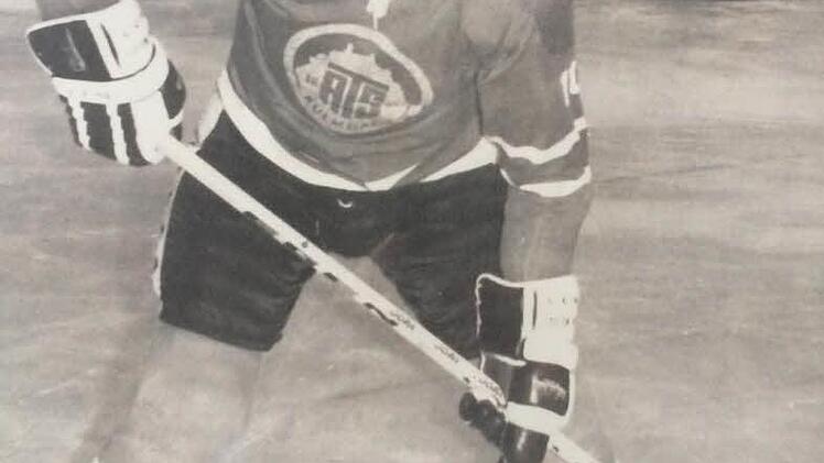 Rudolf Pondor als Eishockey-Aktiver. Er fordert ein Dach für die Kunsteisbahn. Foto: privat