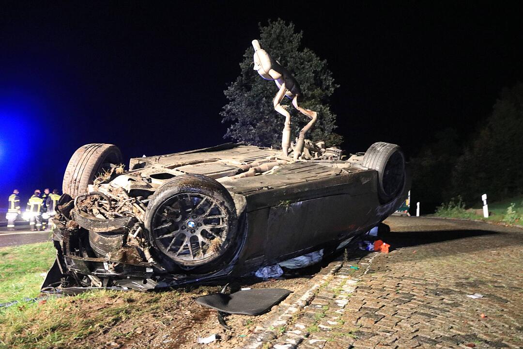Bamberg: BMW überschlägt sich auf A3