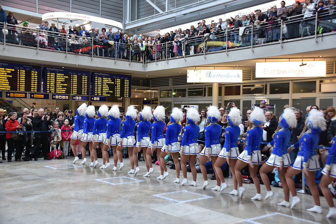 Fasching: Traditioneller Prinzenflug am Nürnberger Flughafen