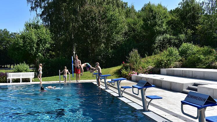 Springen, tauchen, schwimmen Foto: Petra Malbrich
