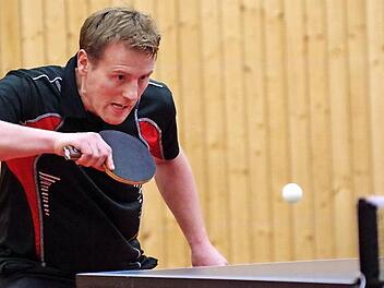 Nicht zu bezwingen war im Kreisduell des TTC Alexanderhütte beim TSV Teuschnitz Marco Peterhänsel (Bild). Beim 9:4-Auswärtssieg gewann er seine beiden Einzel sowie das Doppel mit seinem Bruder Michael.  Foto: Hans Franz