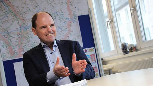 Michael Hofmann in seinem Forchheimer B&uuml;ro. Foto: Ronald Heck